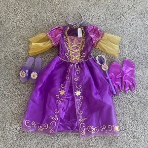 Size 4/5T Disney Princess dress - new without tags